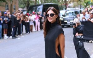 (Фото) По неуспешните љубовни врски, таа бакнува некој 10 години постар: фатени на дело