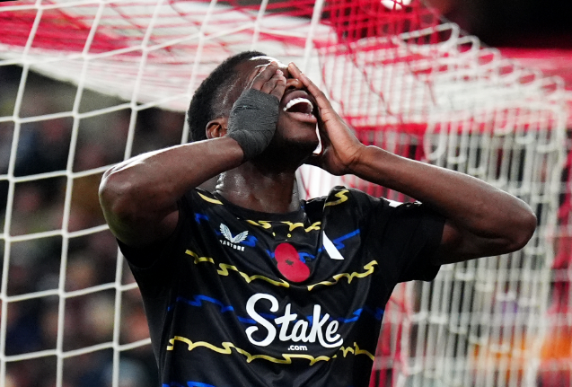 Празен гол, само да го праша каде да шутне