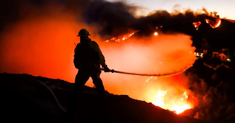 Пожар зафати над 1.000 хектари шума во Нов Зеланд