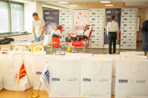 Крводарителска акција на ТАВ Аеродроми: Вработените на Меѓународниот Аеродром Скопје даруваа крв