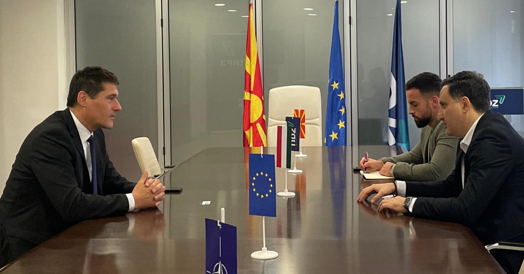 УНГАРСКИ ИКАРУС РАЗГЛЕДУВА УСЛОВИ ЗА ИНВЕСТИЦИИ ВО МАКЕДОНИЈА – претставник на компанија за производство на автобуси на средба во ТИРЗ