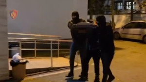 Македонец баран со меѓународна потреница упасен во Тирана