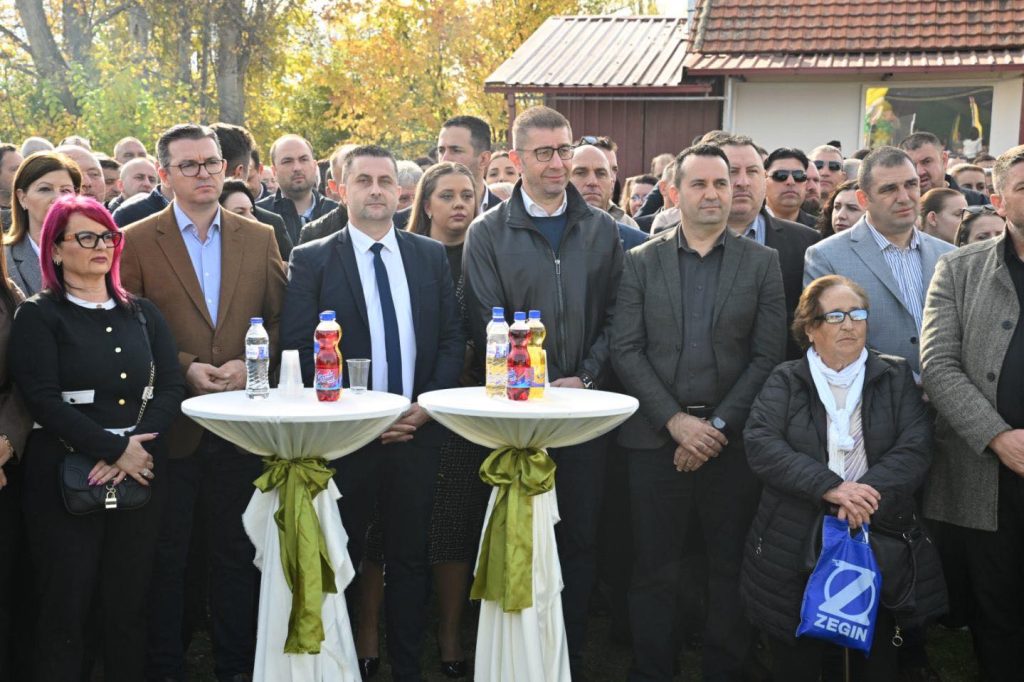 Градоначалникот на општина Струмица Петар Јанков на „Празијада“ во Градашорци