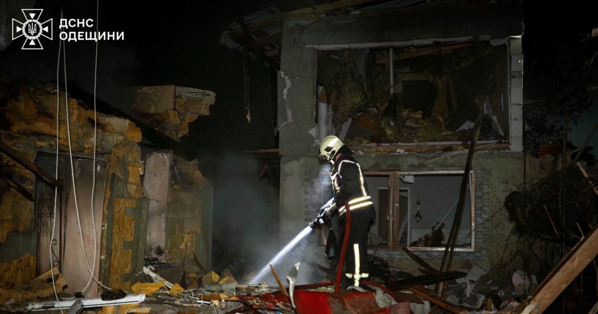 Русија продложува со нападите врз Украина додека расте американскиот притисок врз Киев за мировниот план