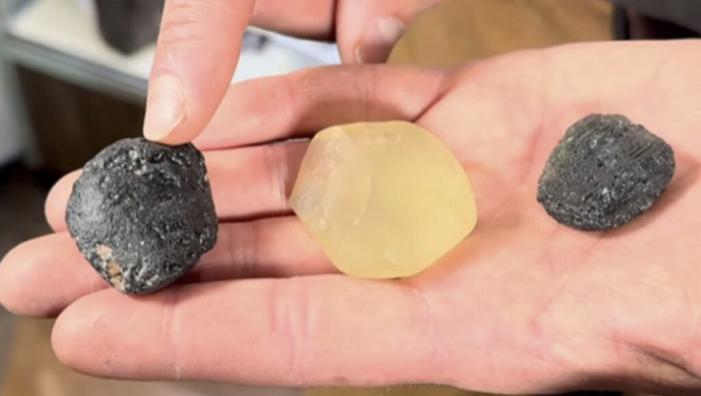 Стаклени топки од удар на метеорит пред 11 милиони години пронајдени во Австралија