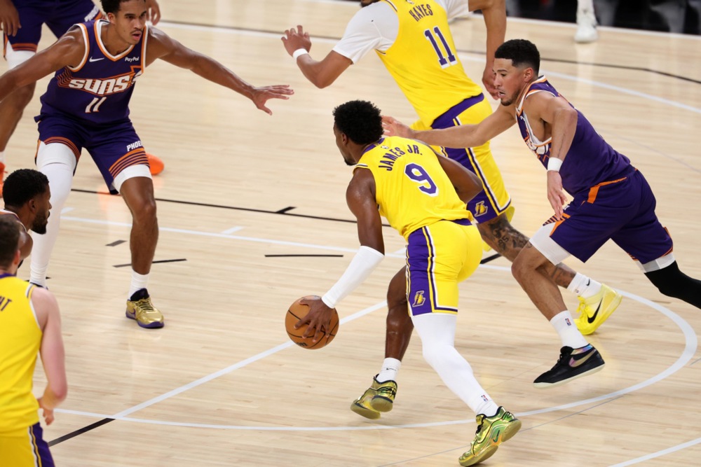 Синот на Леброн не може ништо да погоди, а минутажата му расте – има причина за тоа!