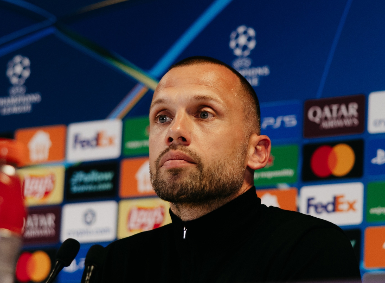 Ајакс го избрка тренерот, се враќа Тен Хаг!?