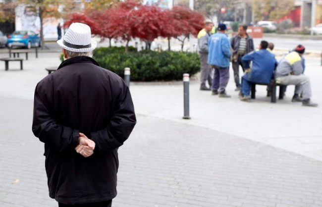 УТВРДЕНА ДИСКРИМИНАЦИЈА ВРЗ 12.000 ПЕНЗИОНЕРИ КОИ НЕ ГО ДОБИЈА ВТОРОТО ПОКАЧУВАЊЕ ОД 2.500 ДЕНАРИ, УСКРАТУВАЊЕТО ИМ ГО НАПРАВИЛЕ НЕДЕЛА ДЕНА ПРЕД ДА СЕ ДОНЕСАТ ЗАКОНСКИТЕ ИЗМЕНИ