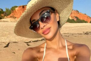 (Фото) Најзгодната жена на светот повторно е разголена: „Се надевам дека никогаш повеќе нема да носиш облека“