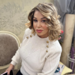 (Фото) Архангел Михаил во домот на Неда Украден: Пејачката позираше со семејството во топла празнична атмосфера