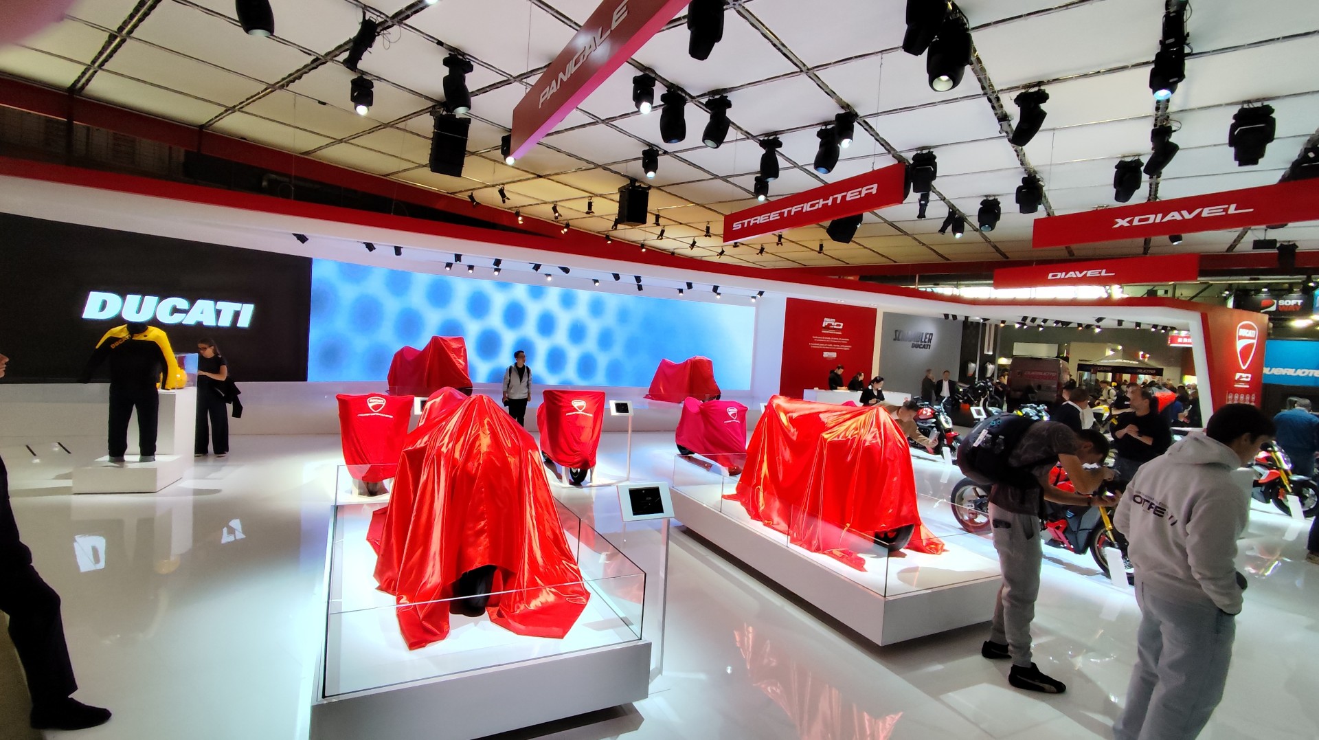 Ducati на EICMA 2025: Чиста италијанска пасија