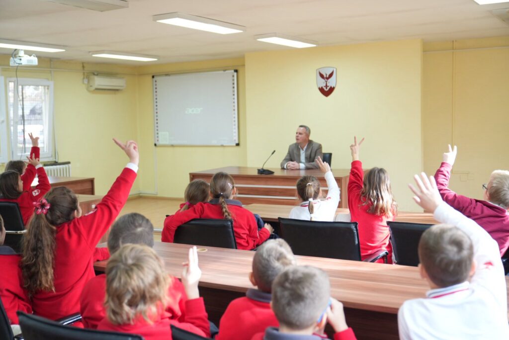 Во Општина Центар се одржаа серија едукативни посети на ученици