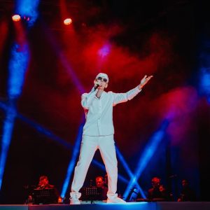 Валдера со нова песна „Она што ми треба” – љубовна експлозија со рок енергија!