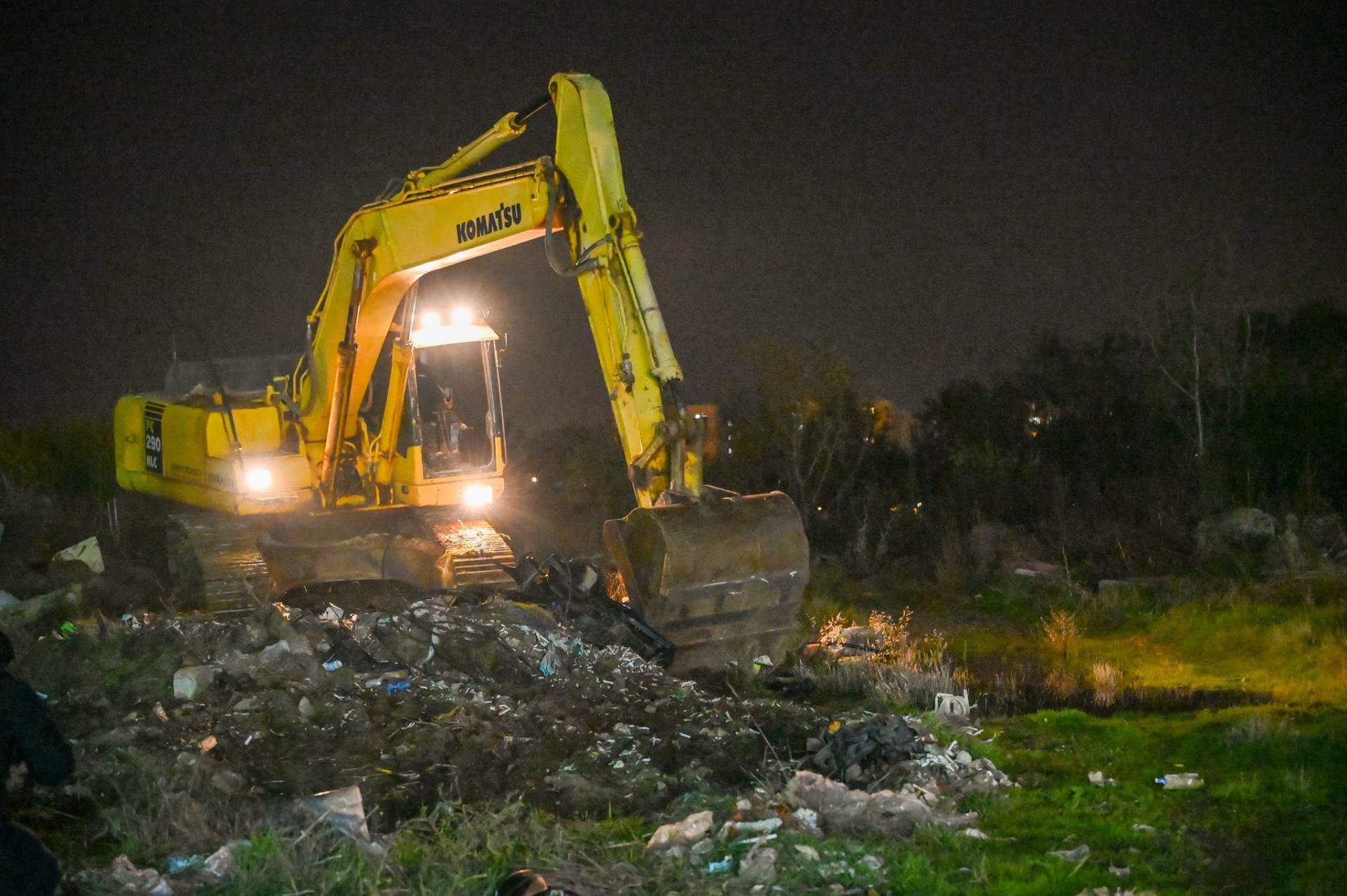 ПОЧНА ДА СЕ ЧИСТИ ВАРДАРИШТЕ! Ѓорѓиевски синоќа почна и таму да работи