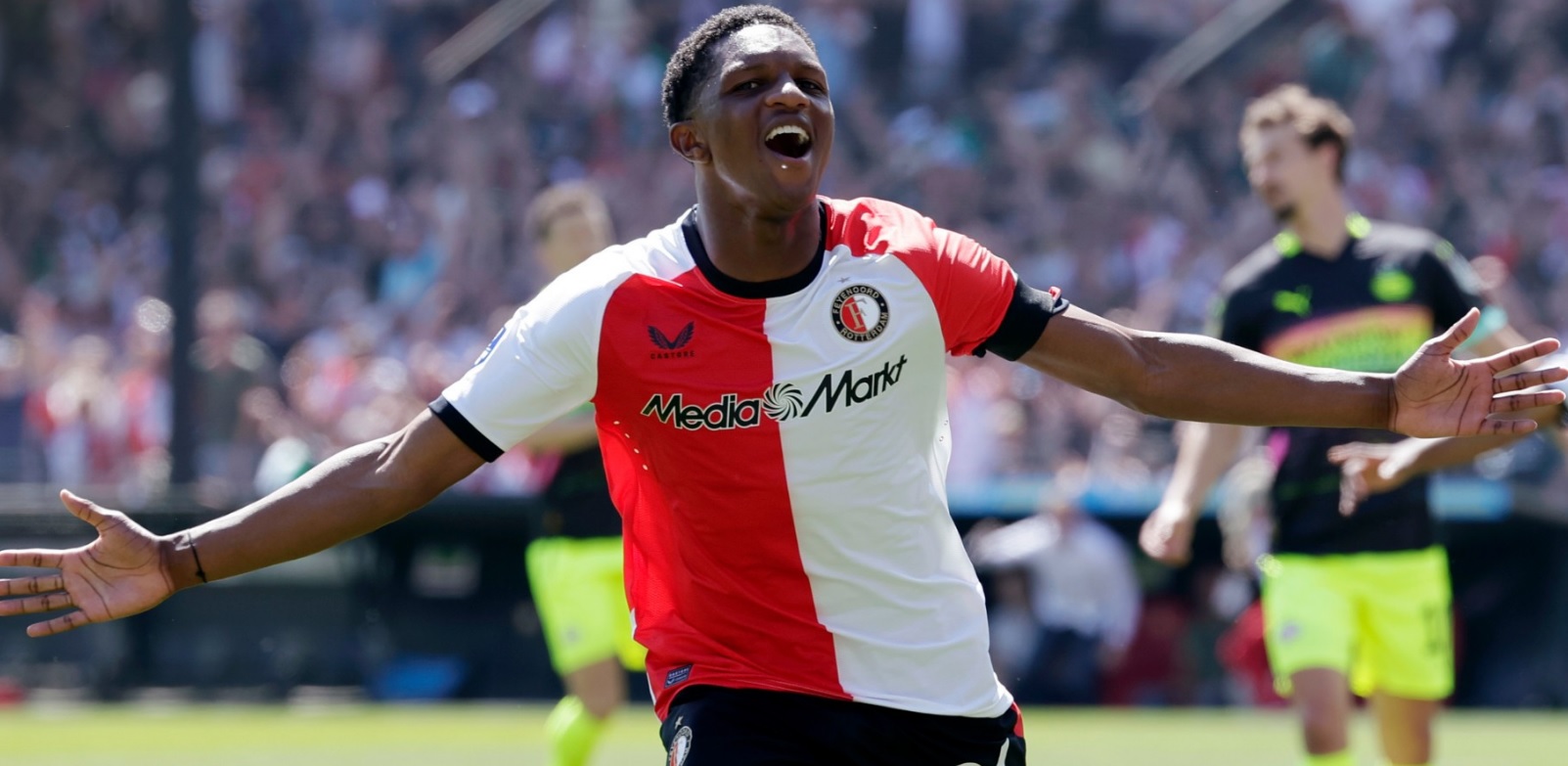 Баерн и Сити во трка за дефанзивец на Феенорд