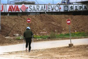 ВИДЕО: Богати Италијанци плаќале за да пукаат во цивили во Сараево за време на опсадата