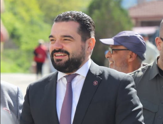 Кренар Лога се повлекува од партискиот живот и од сите функции во Алијансата за Албанците