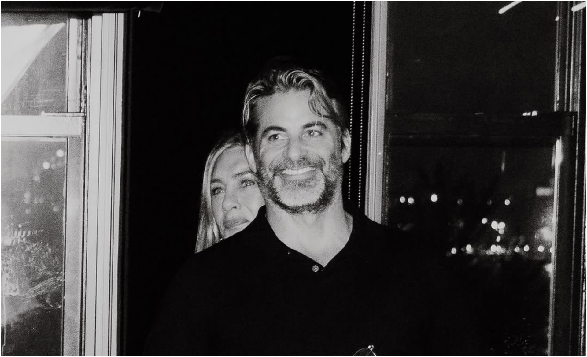 Згоден, шармантен и ја носи титулата „љубоевн гуру“: Џенифер Анистон конечно го покажа момчето