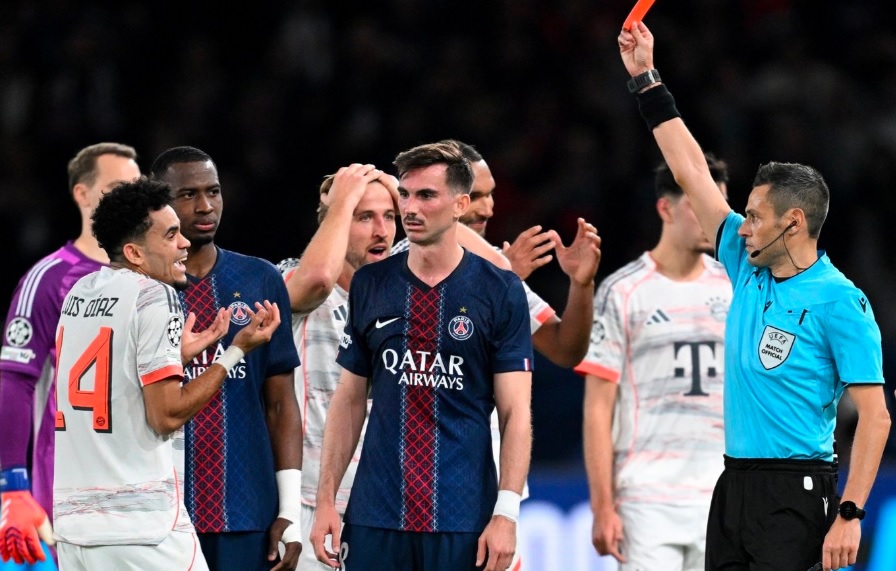 Луис Дијаз суспендиран на три натпревари во ЛШ поради црвениот картон со ПСЖ