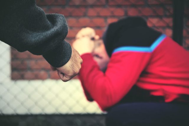 Му писнало – Бугарин натепал мајстор за мебел