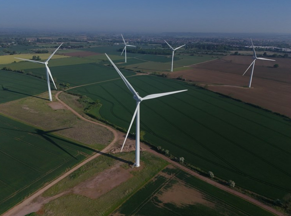 Министрите на Трамп: Обновливите извори на енергија се бескорисни, ЕУ треба да купува наша нафта