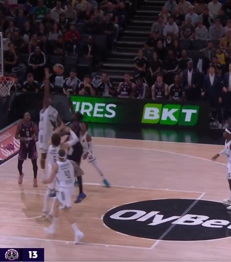 Банана на вечерта без една патика