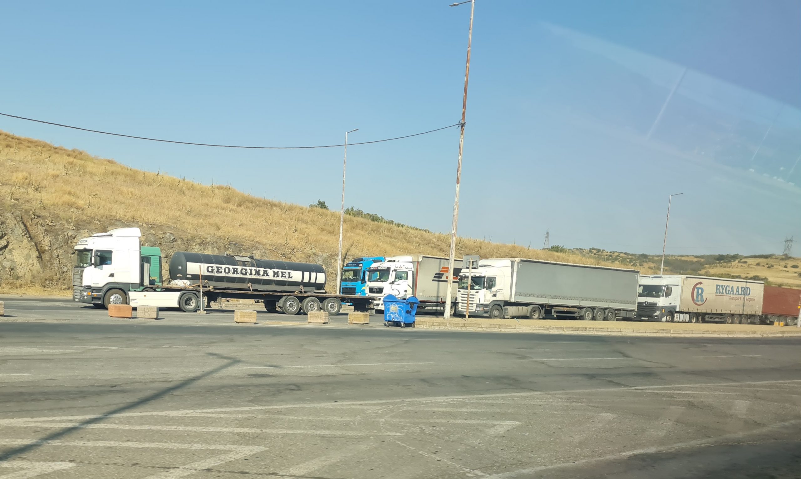 Канадскиот премиер му се извинува на Трамп за рекламата за Реган