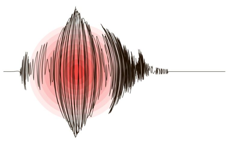 Јапонија погодена од земјотрес со јачина од 6,8 степени, издадено предупредување за цунами