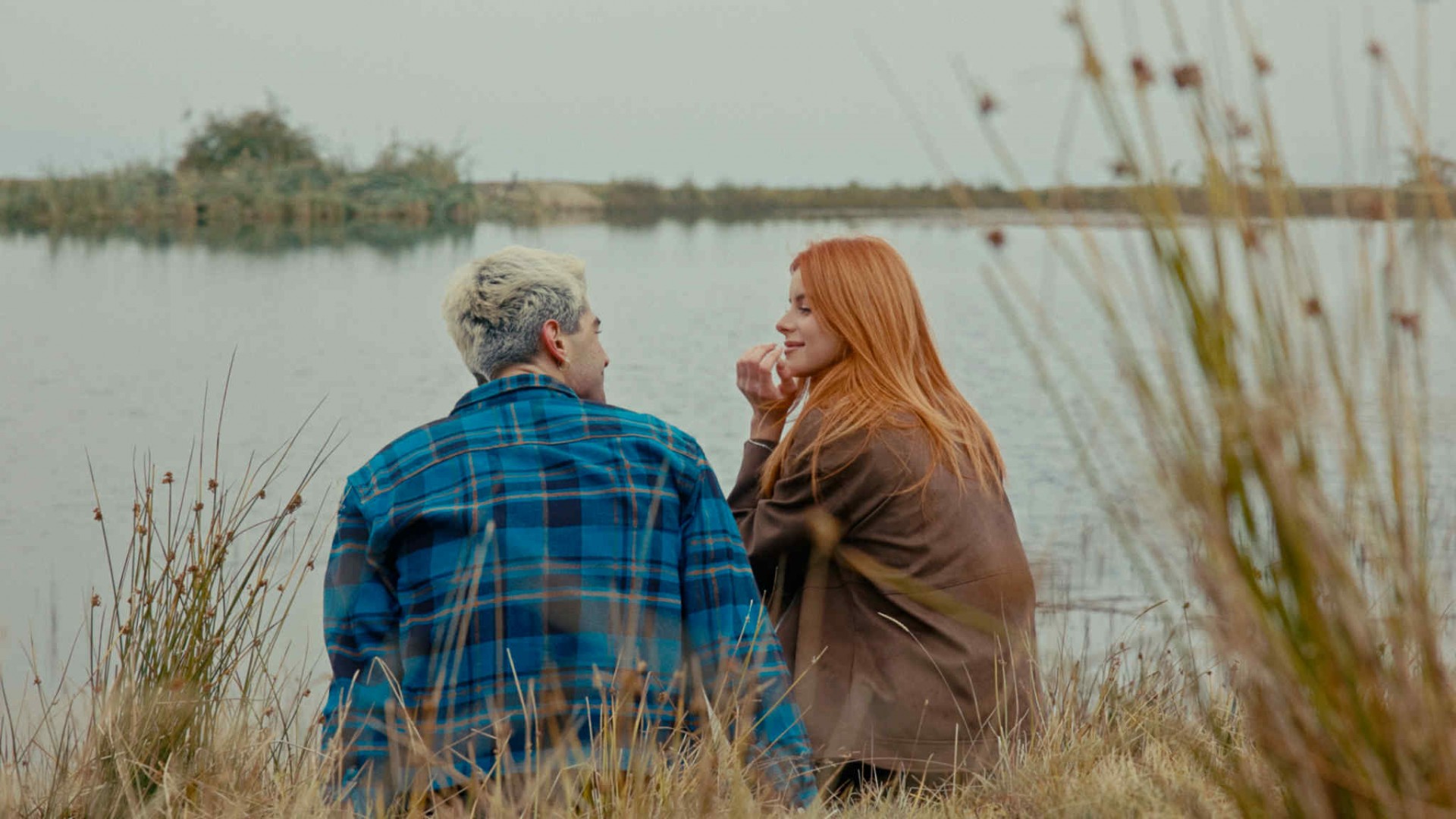 Нова музичка приказна од „Артист бенд“: Љубовта во „Моја посебна“ оживува на екран (ВИДЕО)