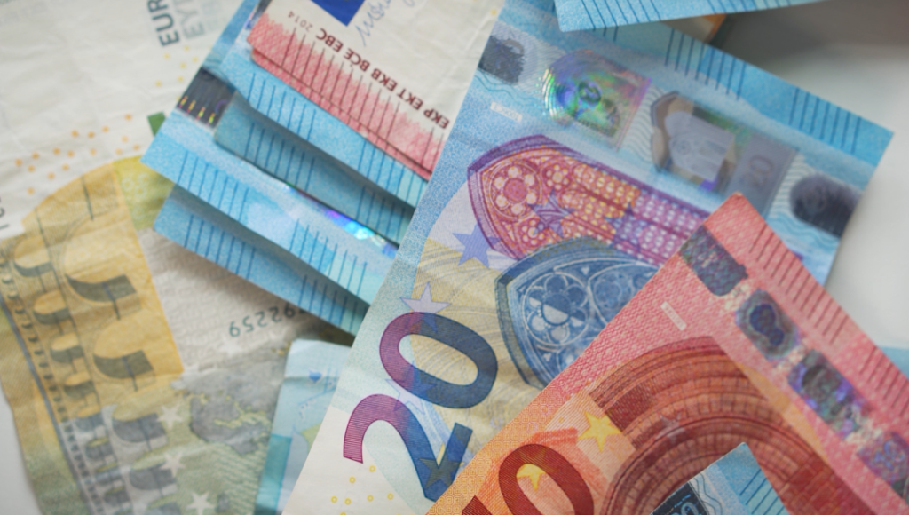 Царина: Спречен обид за нелегално изнесување поголема сума девизи