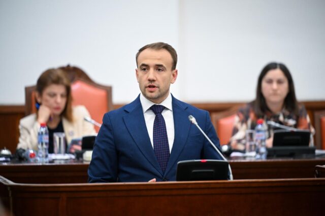 Стојаноски: СДСМ преку Кацарска сака да им го земе покачувањето на пензионерите