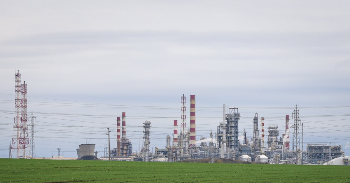 Русија го задржува правото да побара судска заштита за Лукоил во Бугарија