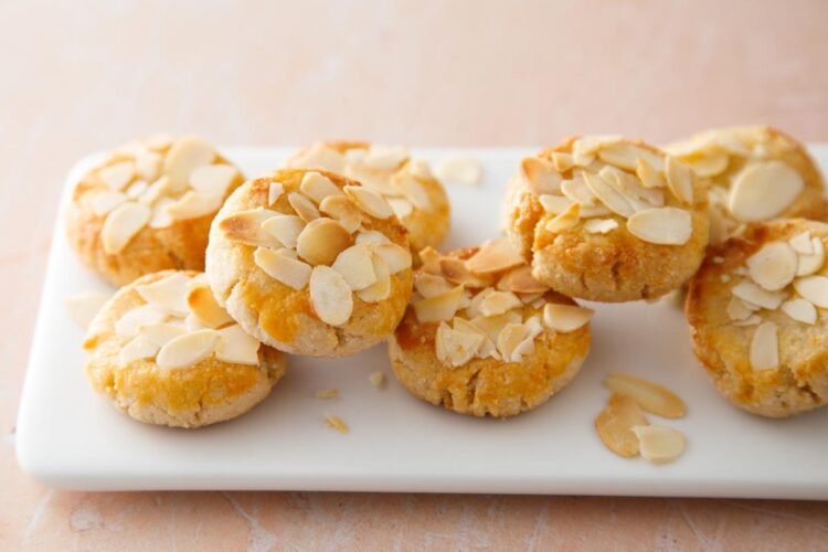 РЕЦЕПТ НА ДЕНОТ: Домашни бадем бисквити