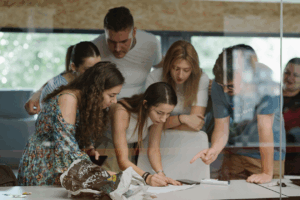 Вечерва се бираат ТОП 20 бизнис идеи кои ќе се борат за еден милион денари во натпреварот „Средношколец Милионер“