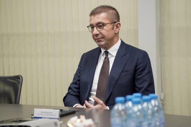 Само ако сме обeдинети во почит, доверба и одговорност ќе можеме да постигнеме резултати, вели Мицкоски по повод Денот на албанската азбука