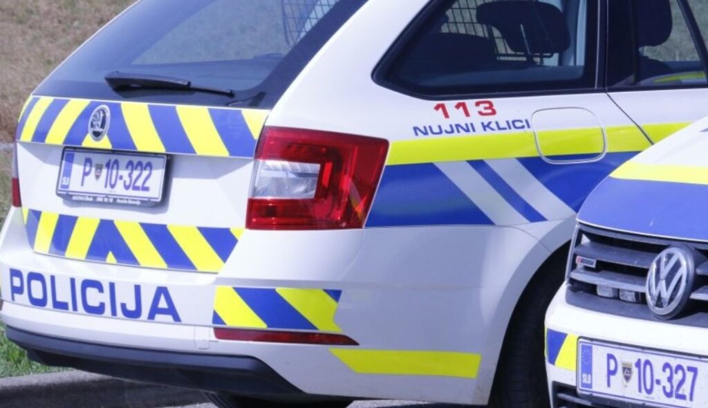 Возач на градски автобус во Љубљана се бори за живот откако бил нападнат со нож