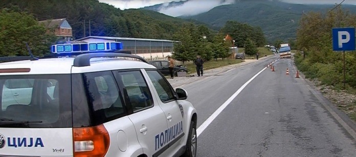 Отпаднати делови од приколка го затворија автопатот Велес-Градско