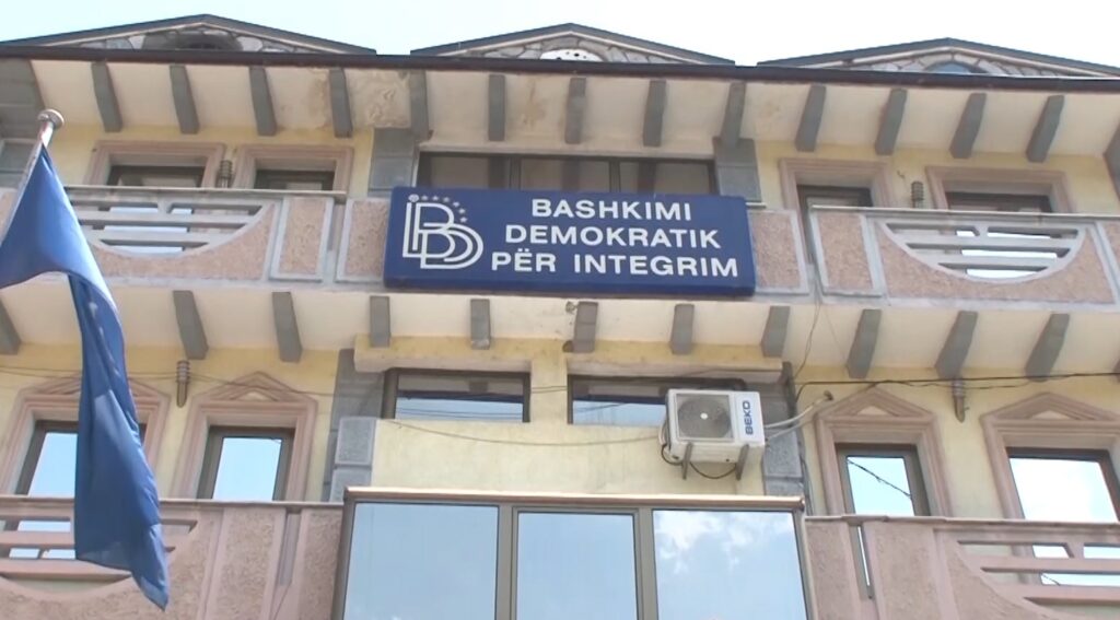 Нема оставки во ДУИ, Адеми вели ќе има партиски конгрес во декември!