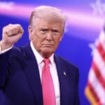 Трамп ги нападна „корумпираните новинари“ по оставката на шефот на Би-Би-Си