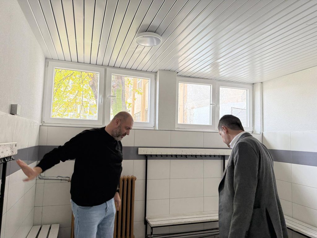 Подобрени условите за спорт и спортски активности и кабинетска настава по информатика во ООУ „Крсте Мисирков“- Гевгелија