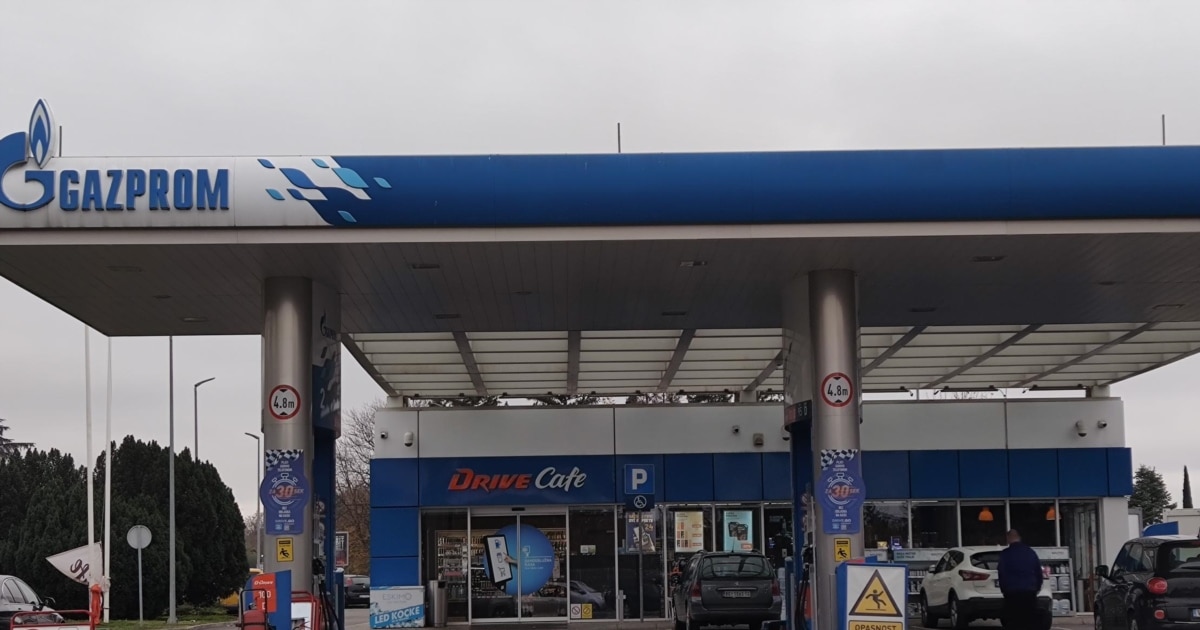 Вучиќ вели дека Русите преговараат со тројца партнери за продажба на уделот во НИС