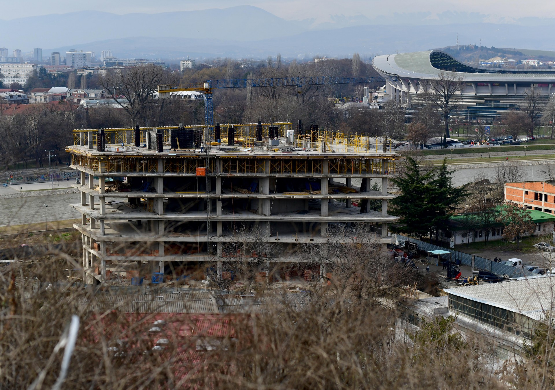 Колку месечни плати ви се потребна за да купите стан во Македонија и другите земји во Европа?