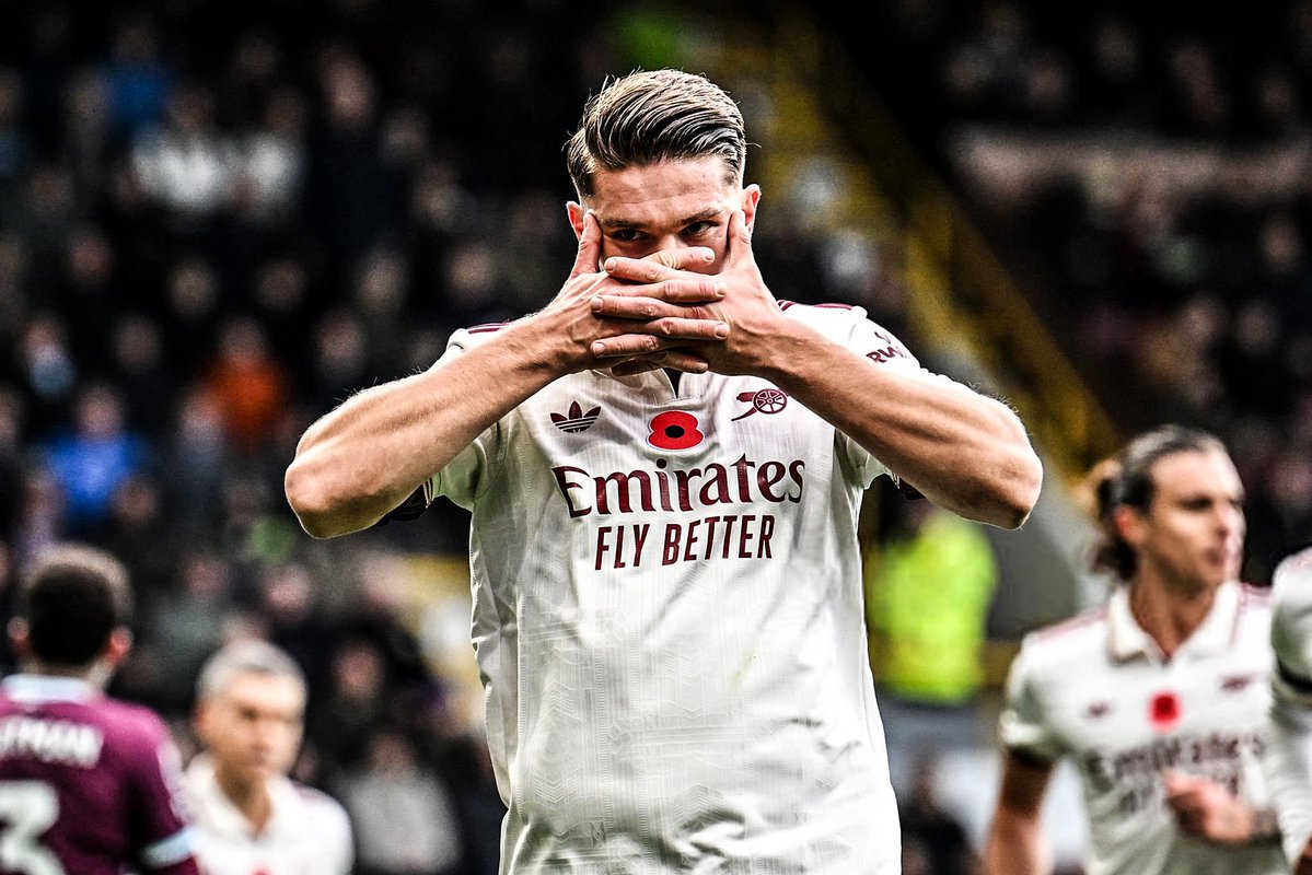 Арсенал продолжува да „гази“, Јунајтед водеше, па се спасуваше од пораз (Видео)