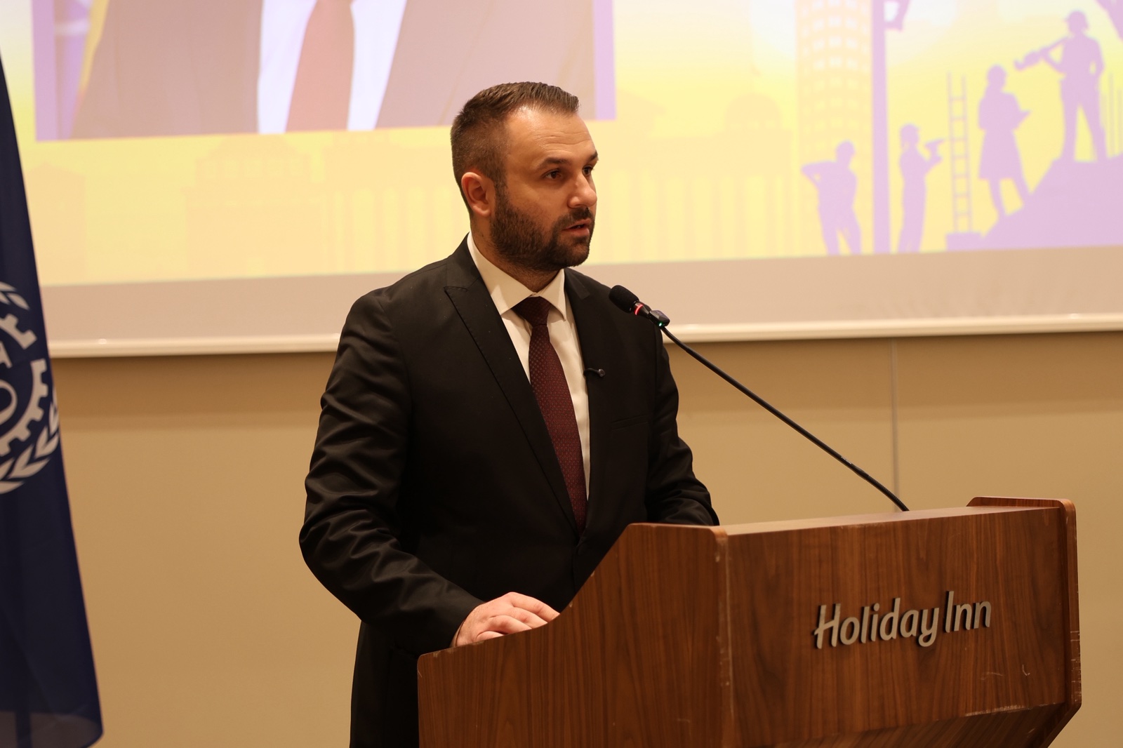 ВЛЕН: Започнува новата економска ера, минималната плата оди на 26.400 денари