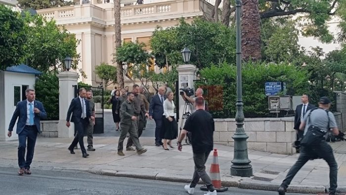 ЗЕЛЕНСКИ ВО АТИНА: Природниот гас од Украина во фокусот на средбите со Тасулас и Мицотакис, полицијата забрани протести