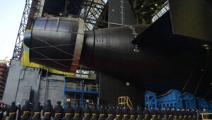 ВИДЕО: Русите лансираа нуклеарна подморница, го носи „оружјето за судниот ден“