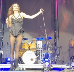 (Видео) Северина падна на бина на концертот во Загреб