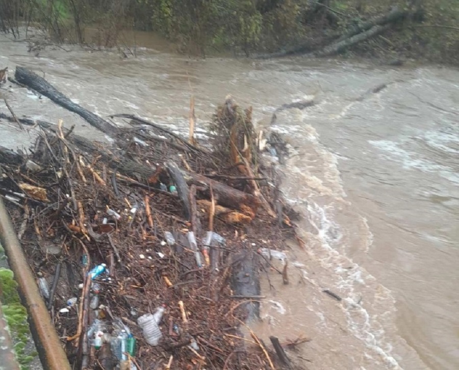ЦУК: Се расчистуваат наноси, одрони и поплавен подрум по обилните врнежи