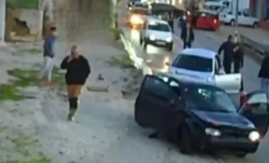 (Видео) Татко и син предизвикаа несреќа во БиХ па се степаа: потоа синот тргна да гази луѓе со својот автомобил