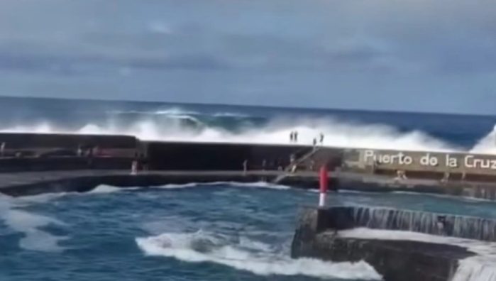 Тенерифе погодено од џиновски бранови – три лица загинаа, 15 се повредени